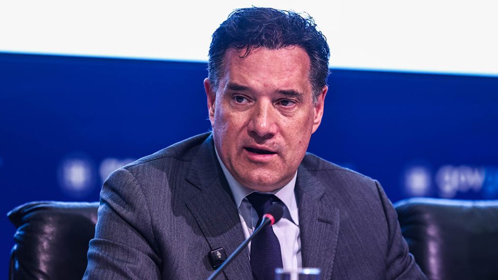 Ποιος κρατάει το λουρί του Αδωνη;